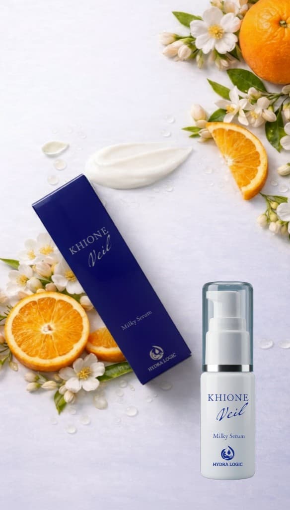 KHIONE Veil ミルク美容液のボトルと青いパッケージ箱、シトラスと花をあしらった商品イメージ