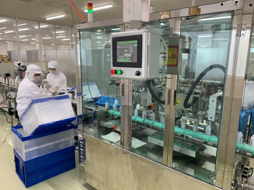 クリーンルームでの自動充填・包装ライン